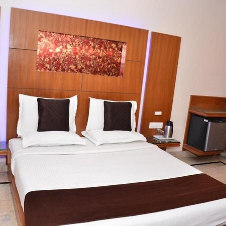 Hotel Basera Brij Bhoomi Vrindavan Exterior photo