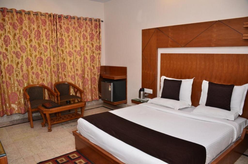 Hotel Basera Brij Bhoomi Vrindavan Exterior photo