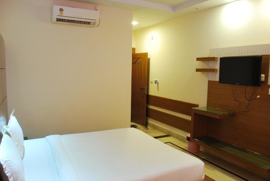 Hotel Basera Brij Bhoomi Vrindavan Exterior photo