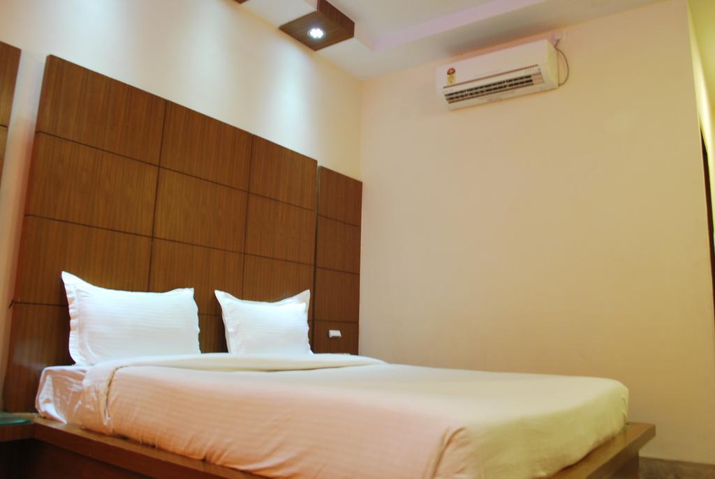 Hotel Basera Brij Bhoomi Vrindavan Exterior photo