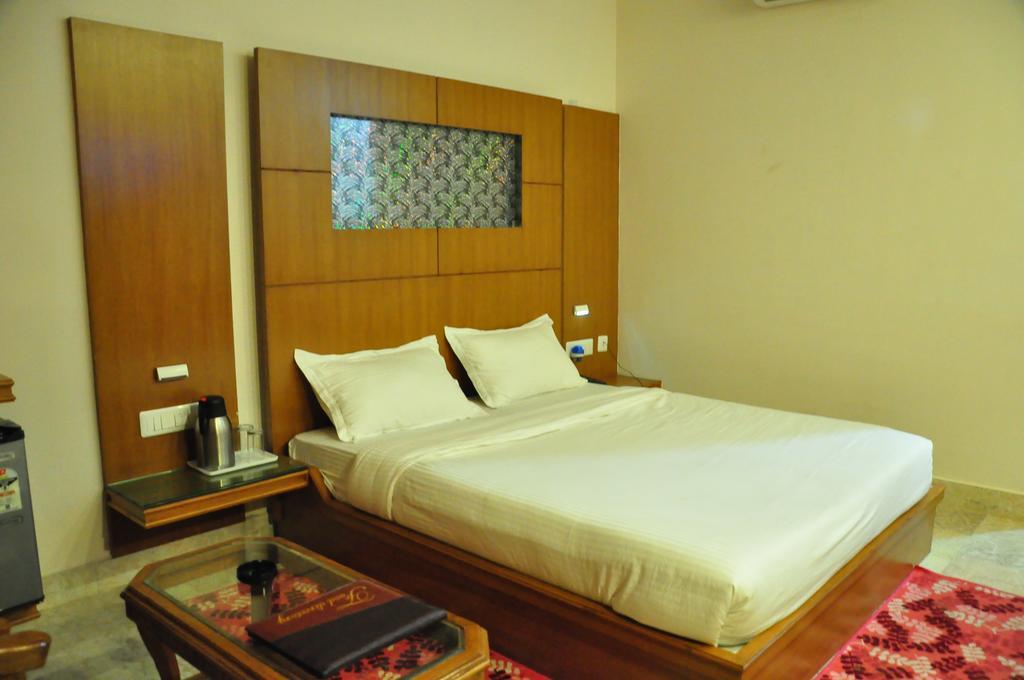 Hotel Basera Brij Bhoomi Vrindavan Room photo
