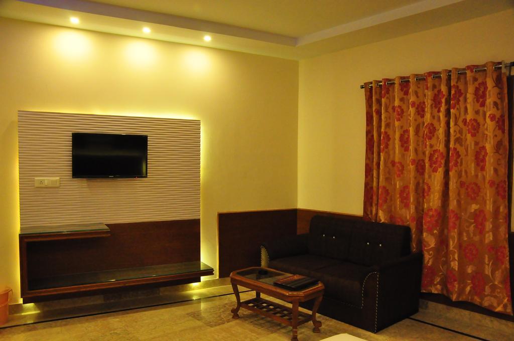 Hotel Basera Brij Bhoomi Vrindavan Room photo
