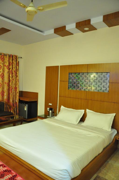 Hotel Basera Brij Bhoomi Vrindavan Room photo